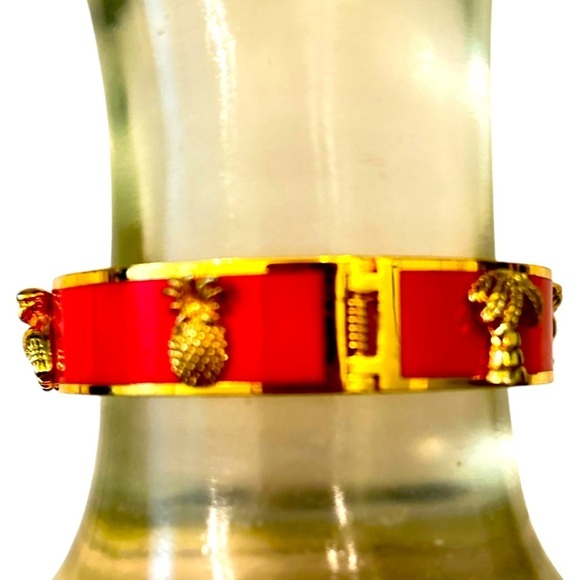 C wonder marked coral orange & Gold tone bangle hinged Bracelet animal motifs - Picture 3 of 9